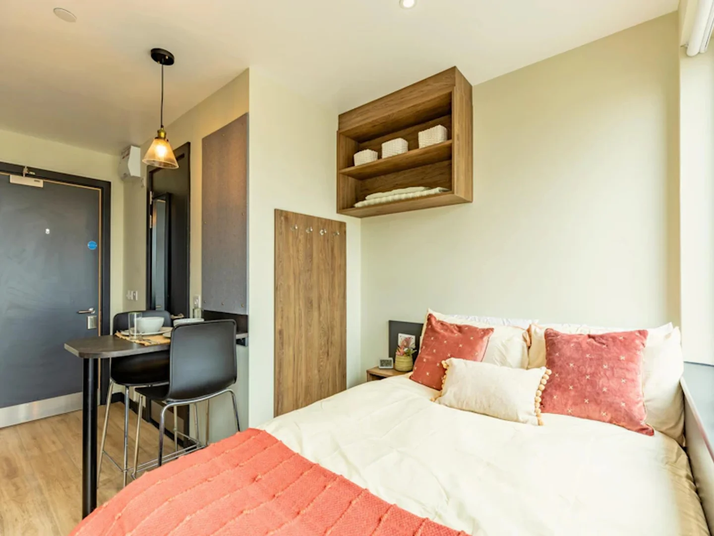 Convenient studio apartment for student living in 