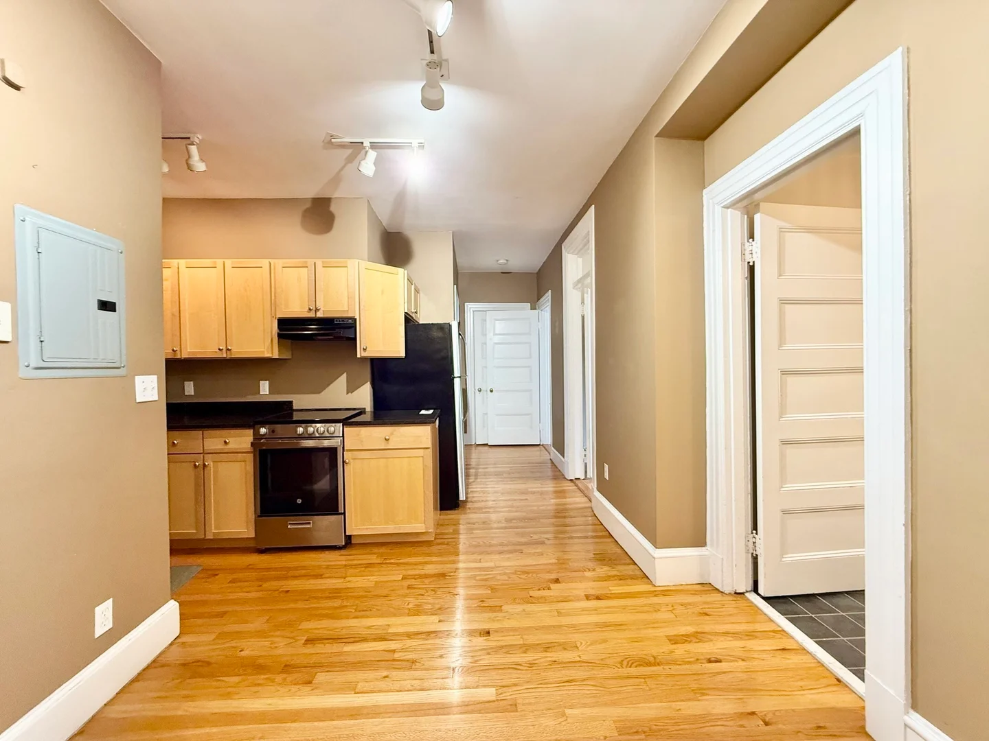 2, Arlington St., Unit 22, Porter Square, Cambridge, MA, 02140