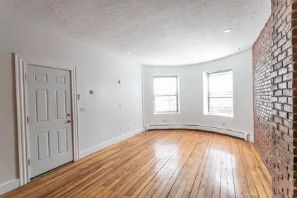 Logement avec 3 chambres à {area}
