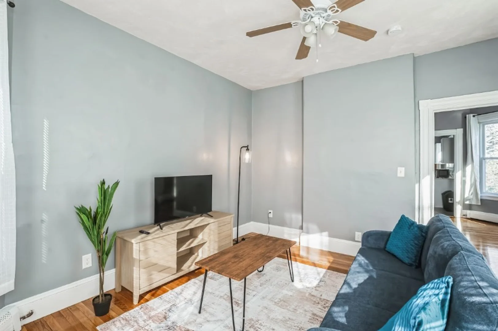 19, Harrison St., Unit 2, Inman Square, Somerville, MA, 02143