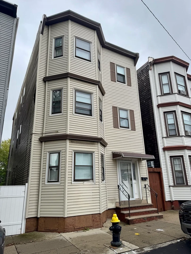 855, Saratoga St., Unit 3, East Boston, Boston, MA, 02151