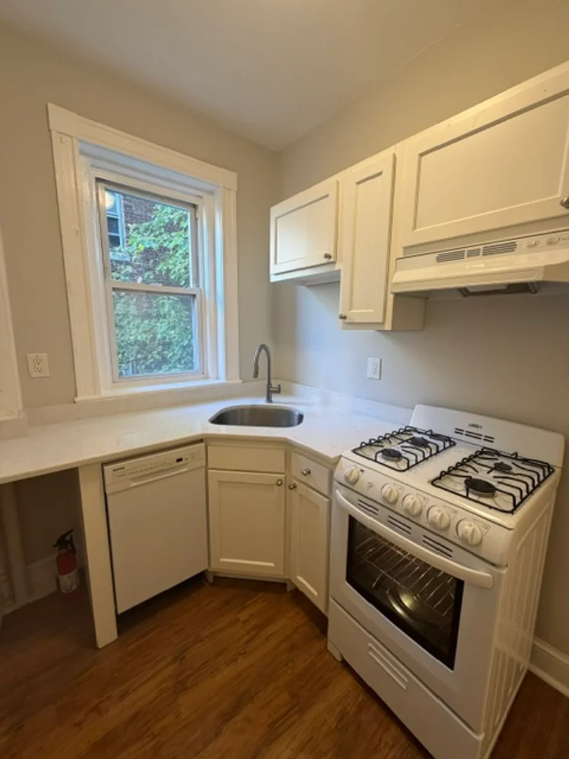 Self-contained studio for students in central 
