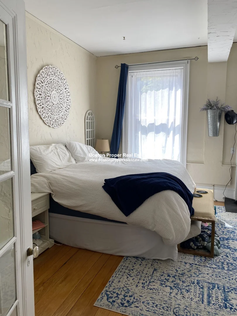 429, Beacon St., Unit 1, Back Bay, Boston, MA, 02115