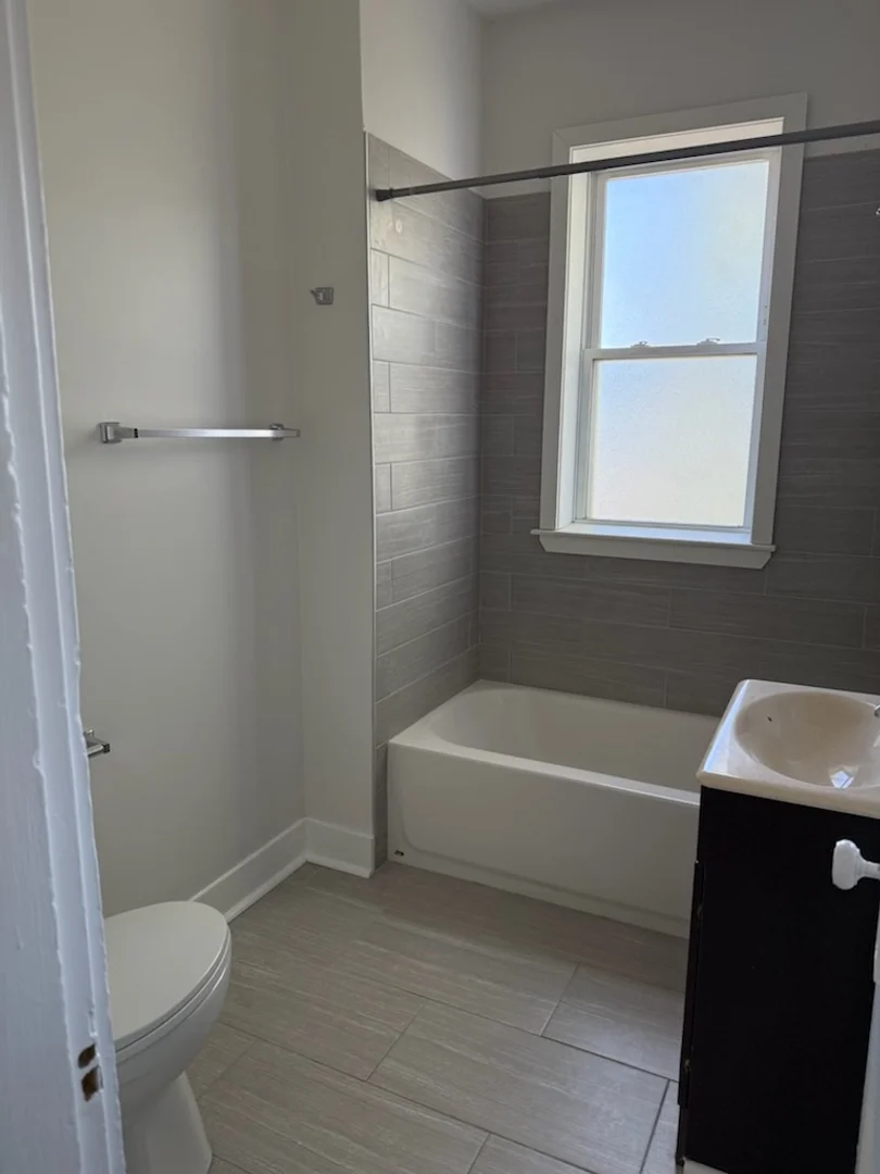 Chic studio apartment near campus in 