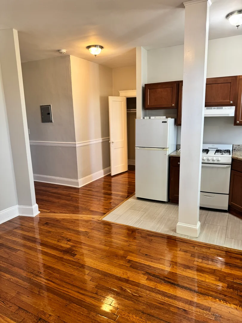 Student-friendly studio with excellent transport links in 