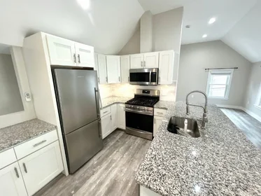 Dairenin tamamı Ikamet yerinde konumu 32, Jefferson St., Unit 1, Wellington, Cambridge, MA, 02141, 21 22 görüntüsü