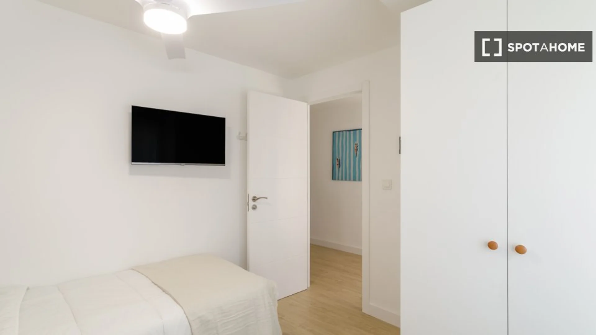 Zimmer in Studentenwohnung in zu vermieten, voll möbliert