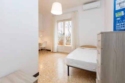 Quarto para alugar num apartamento partilhado em {area}