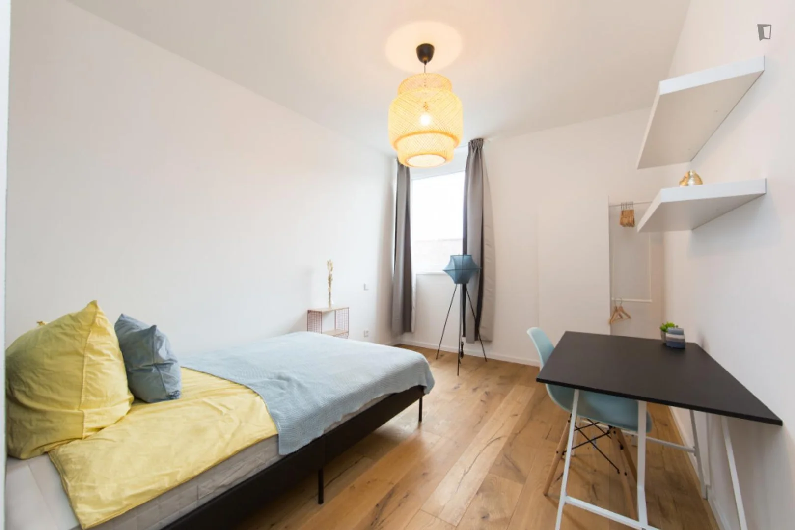 Habitación para estudiantes en  con área de estudio y facilidades compartidas