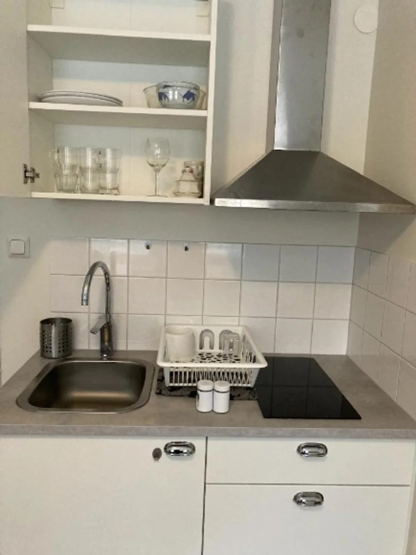 Chambre conviviale pour les étudiants dans  avec des équipements modernes