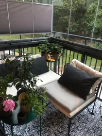 Bright private room in {area}