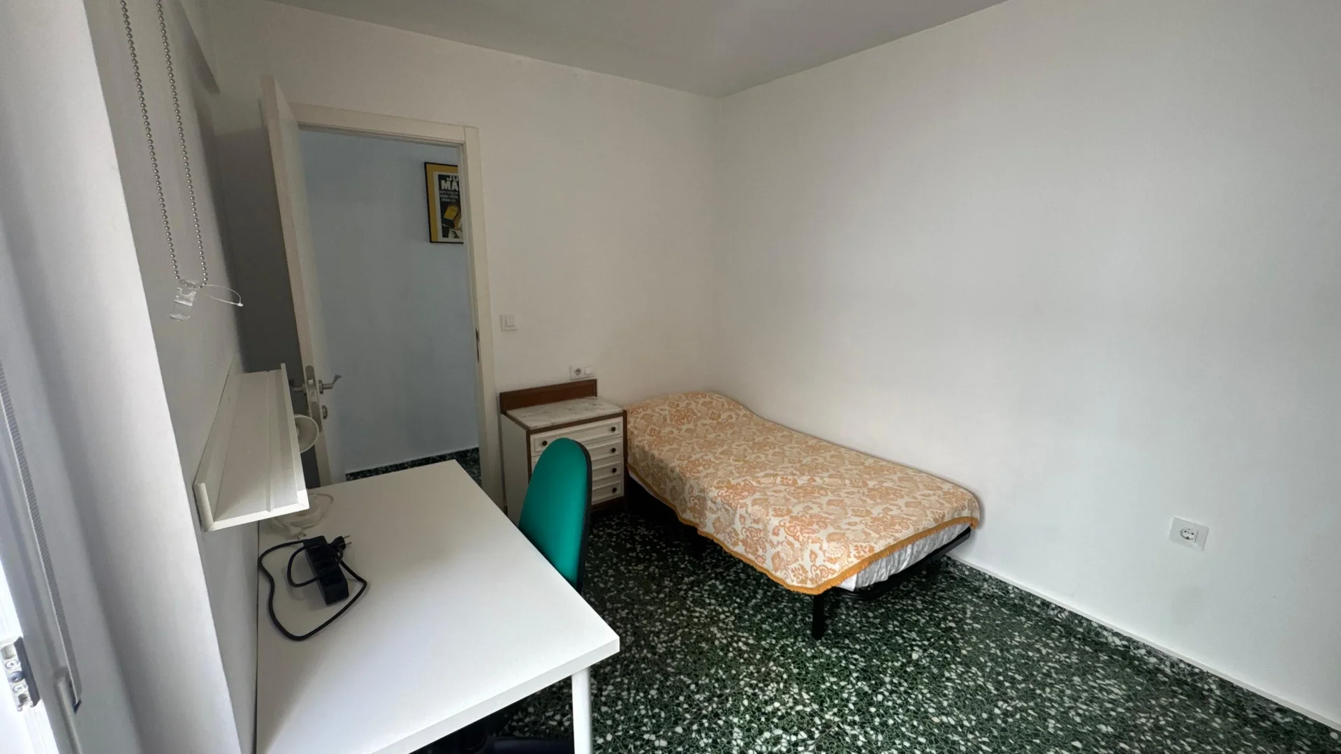 Cozy room for students available in