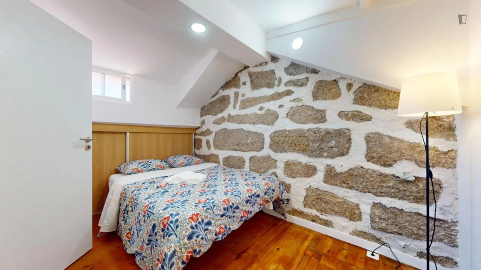 Cozy room for students available in 