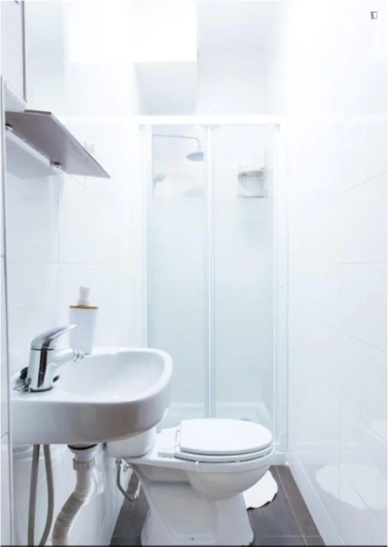 Economical student room with convenient location in 