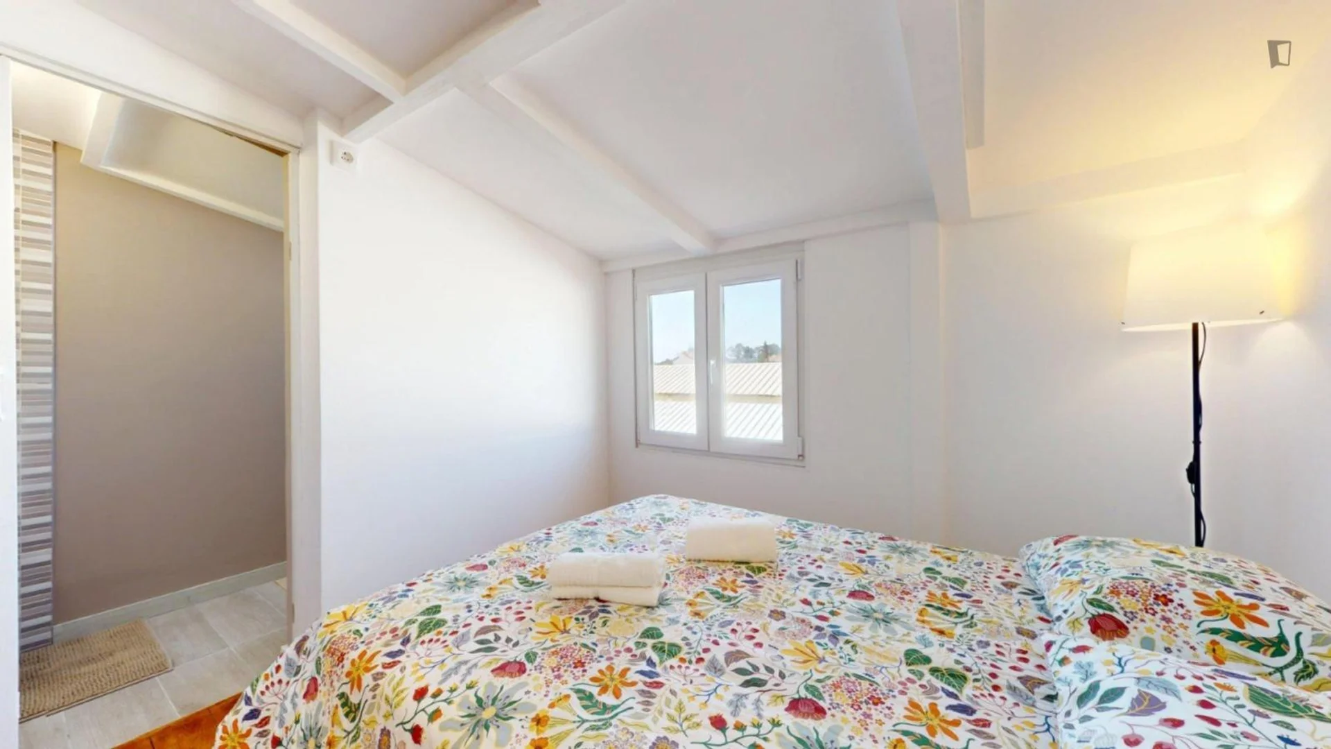 Cozy room for students available in 
