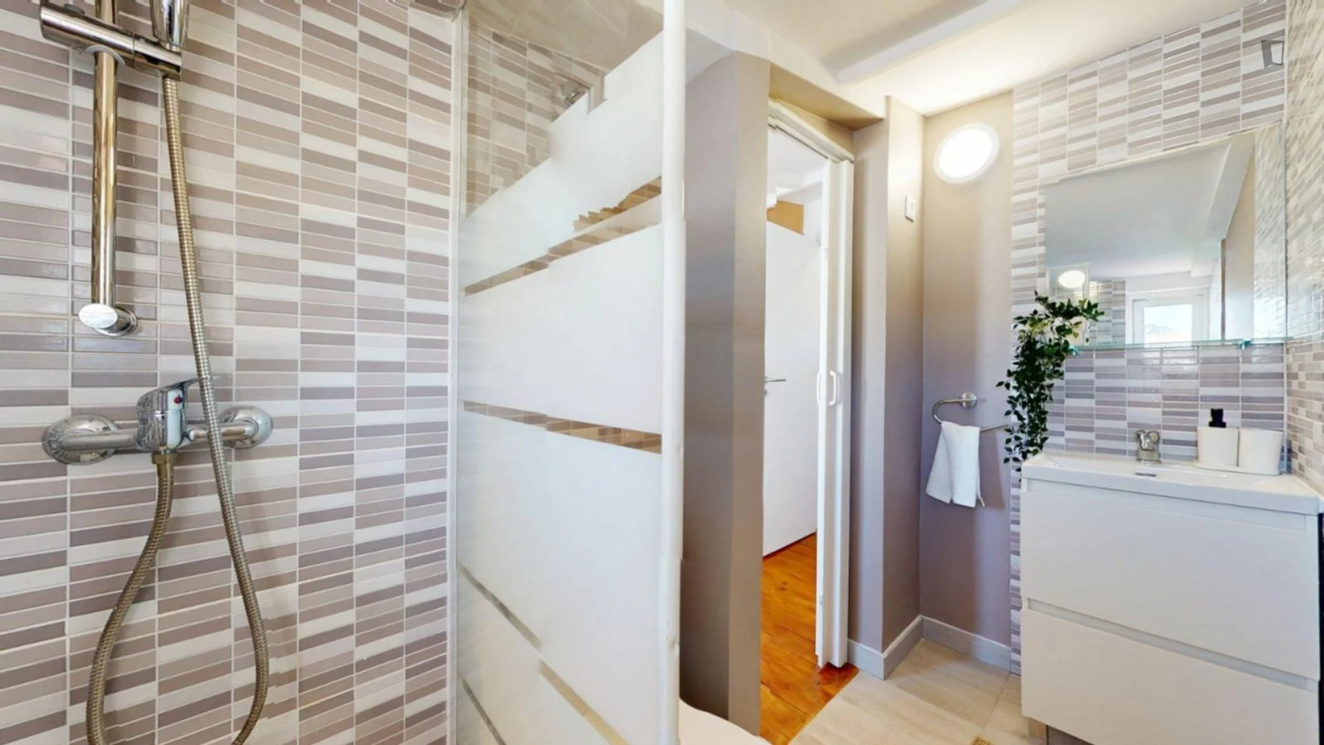 Budget-friendly student room close to campus in 