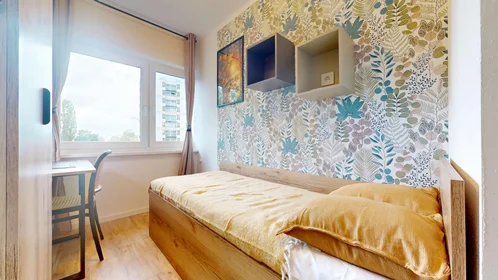 Quarto para alugar num apartamento partilhado em {area}