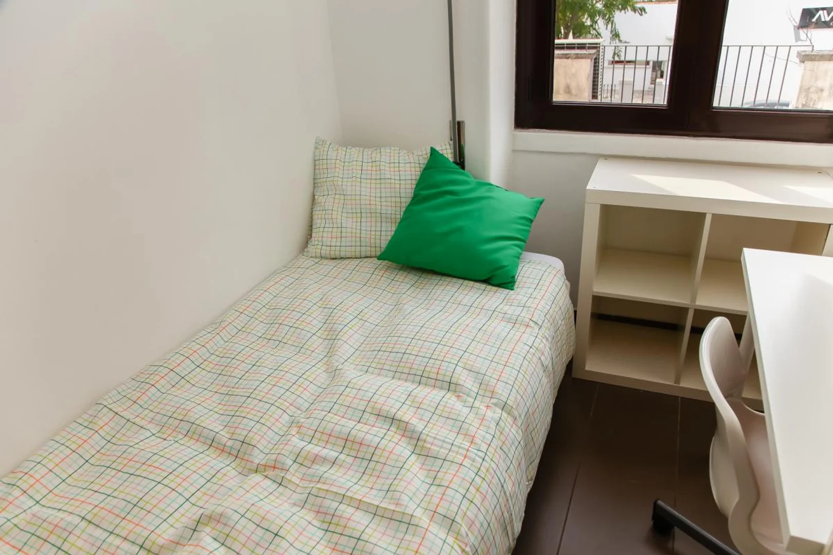 Room for rent in student apartment in , fully furnished