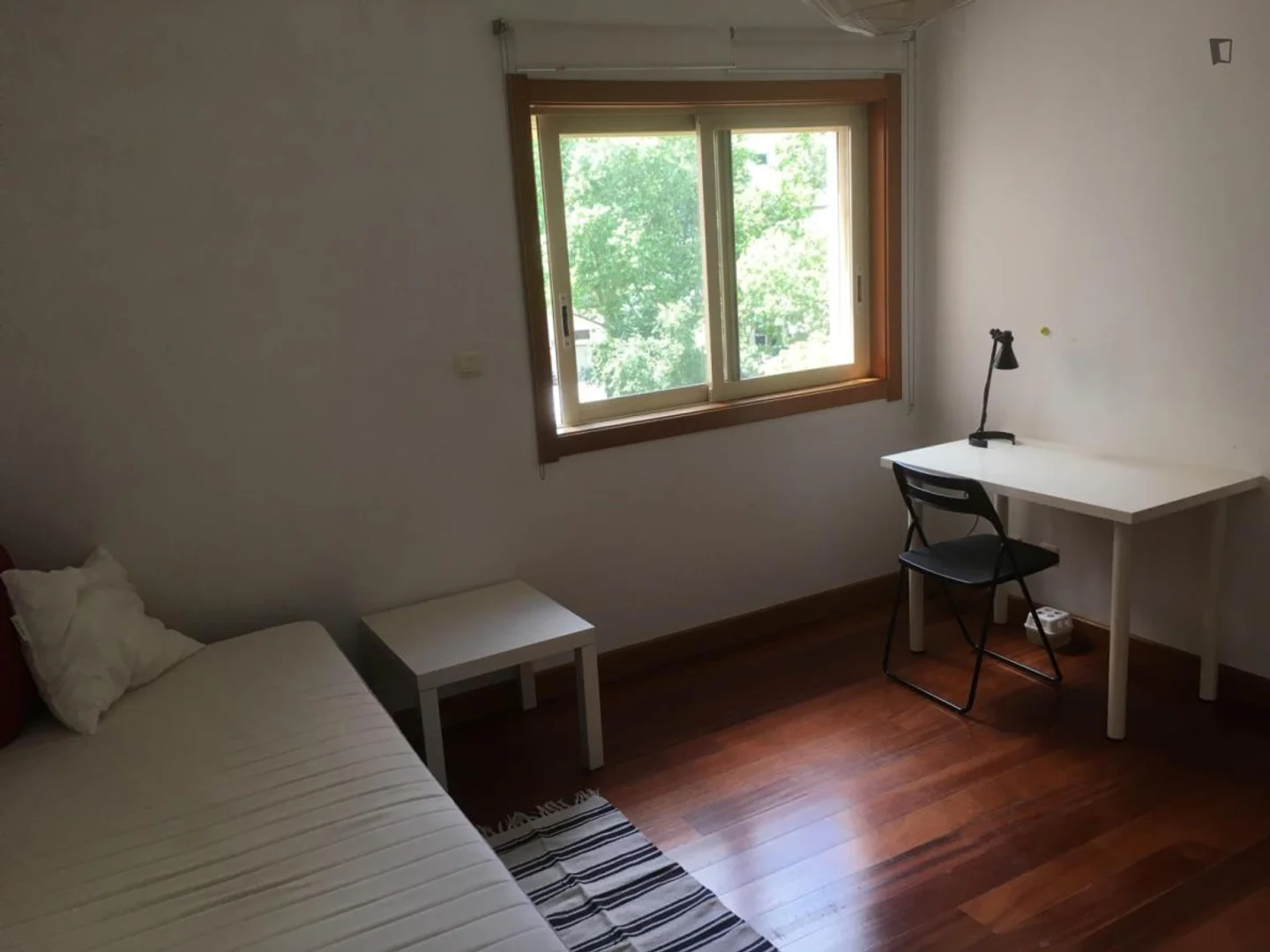 Habitación estudiantil económica cerca del campus en