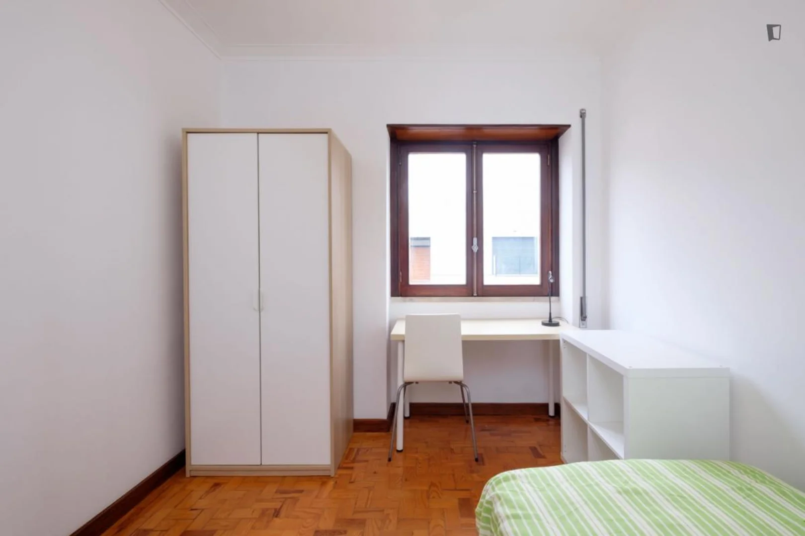 Bright and airy student room with easy university access in 