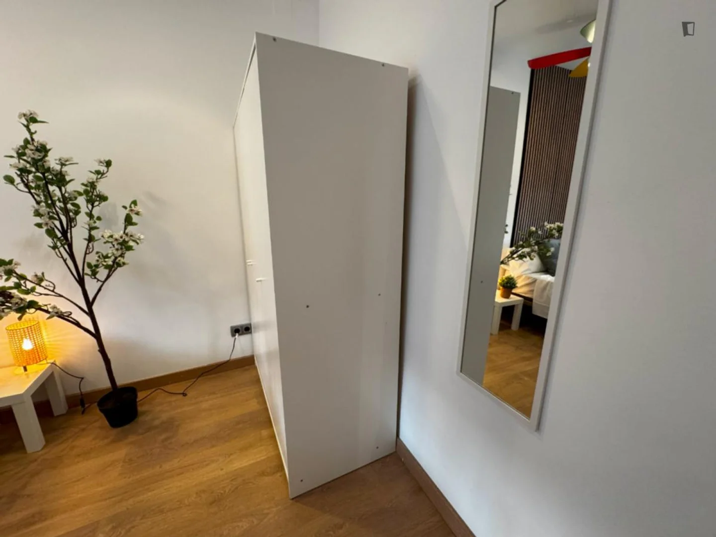 Quarto de estudante económico perto do campus em 