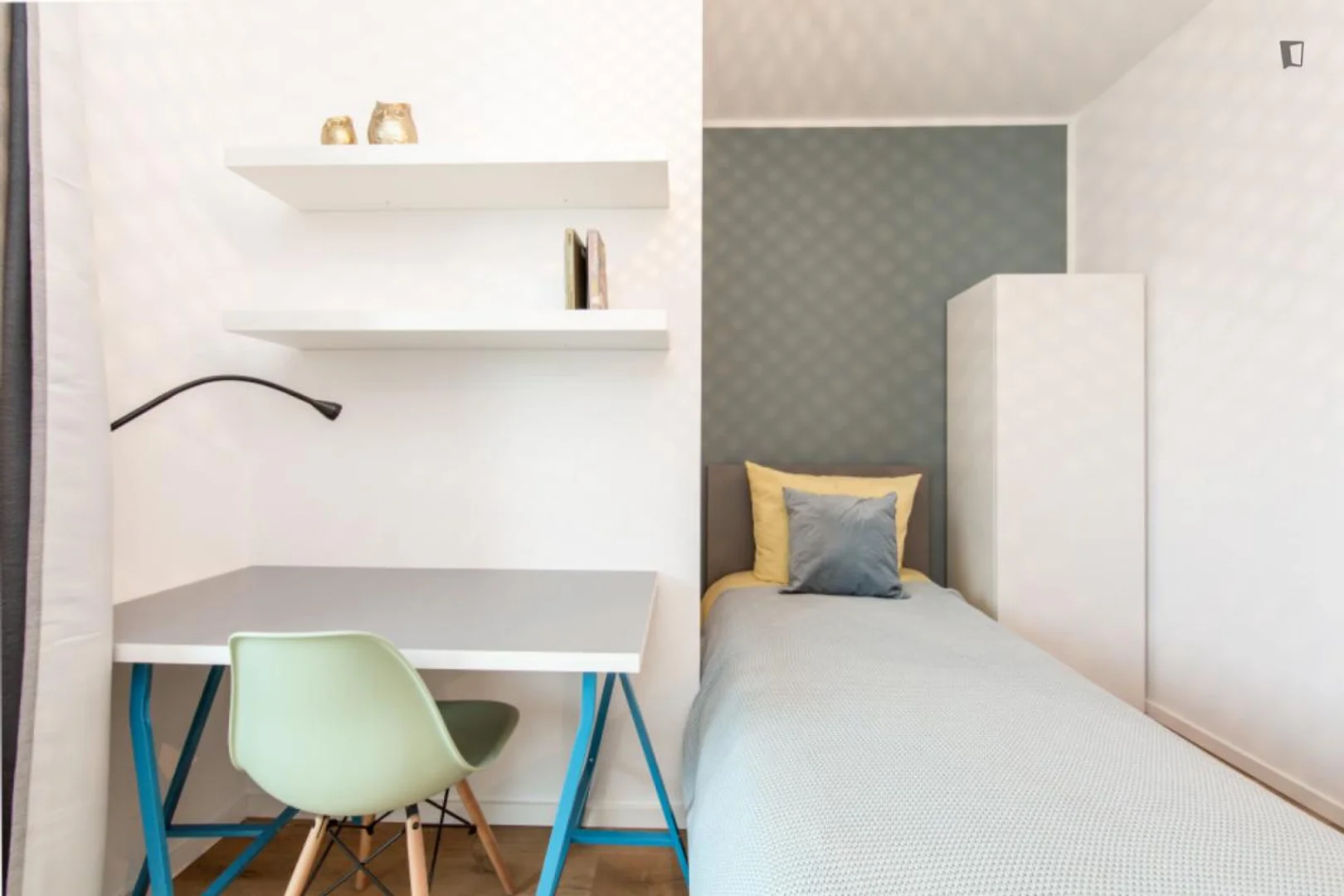 Cozy room for students available in 