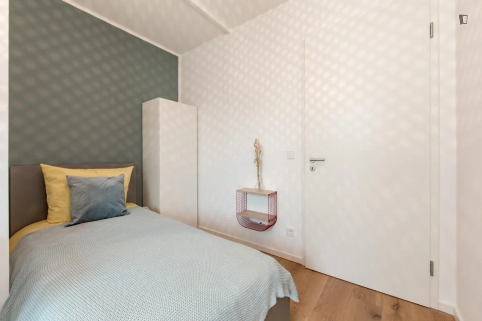 Economical student room with convenient location in 