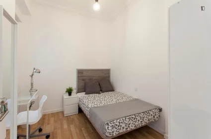 Zimmer mit Doppelbett zu vermieten {area}