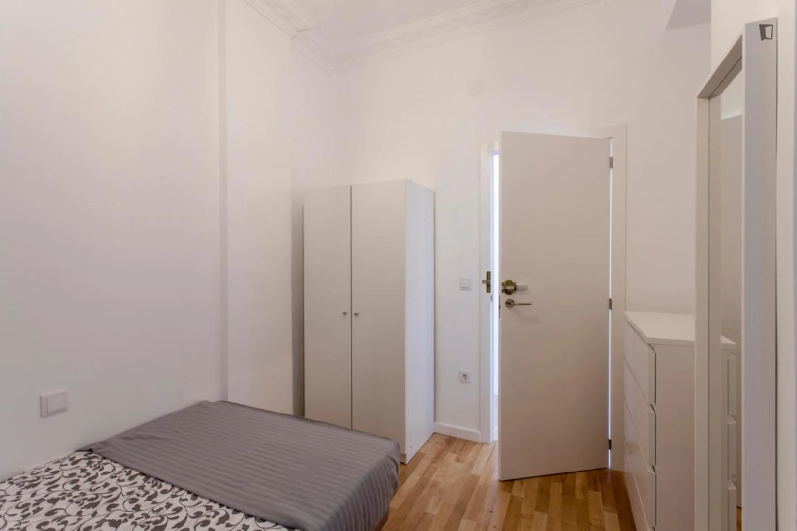 Bezahlbares Zimmer für Studenten mit ausreichender Beleuchtung in 