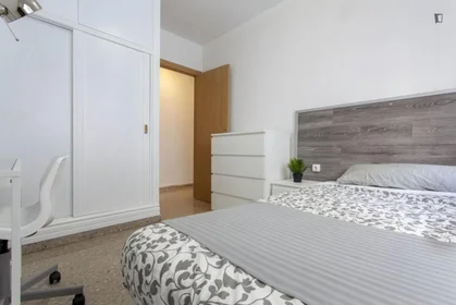 Quarto privado em Avinguda de la Constitució, imagem 1 de 16