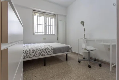 Quarto privado em Avinguda de la Constitució, imagem 2 de 16