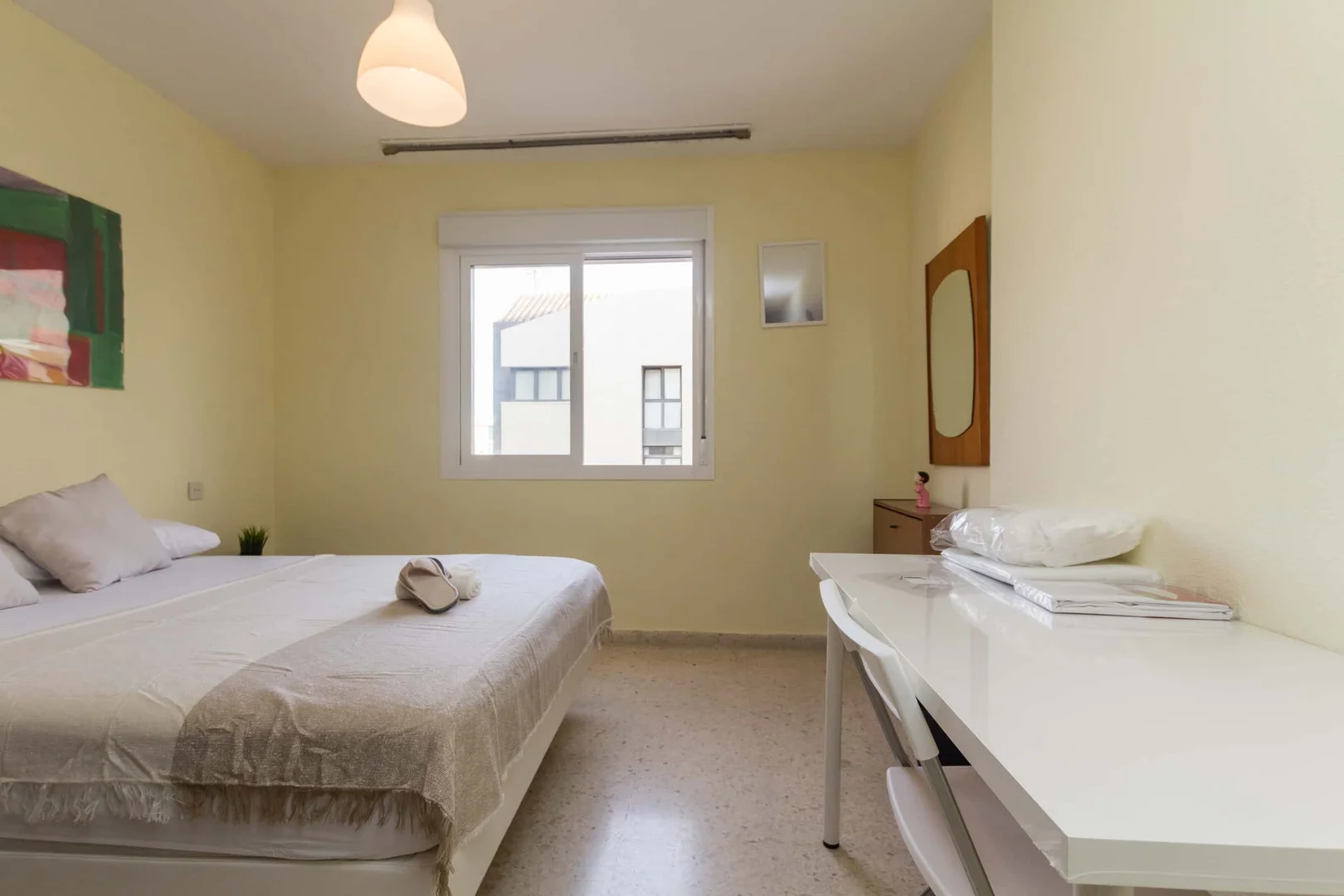 Helles und luftiges Studentenzimmer mit einfachem Zugang zur Universität in 