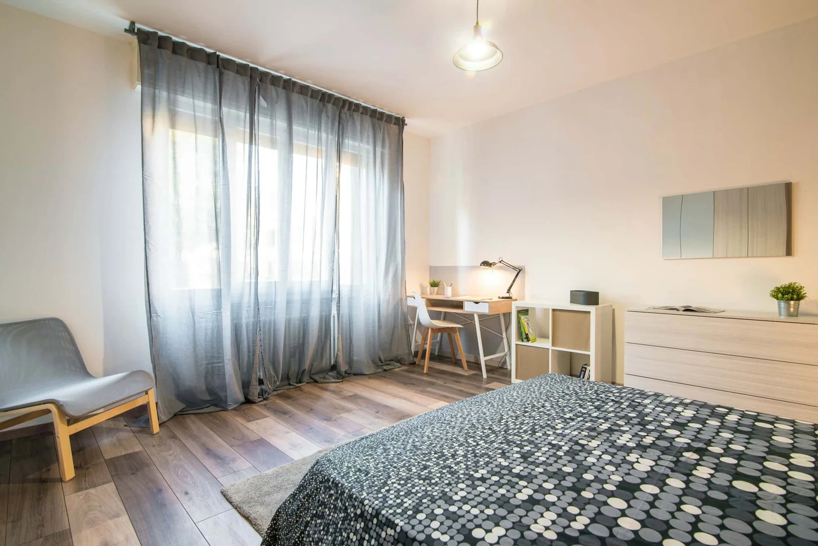 Habitación estudiantil económica con ubicación conveniente en