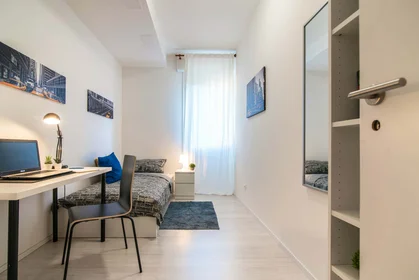 Alquiler de habitaciones por meses en {area}
