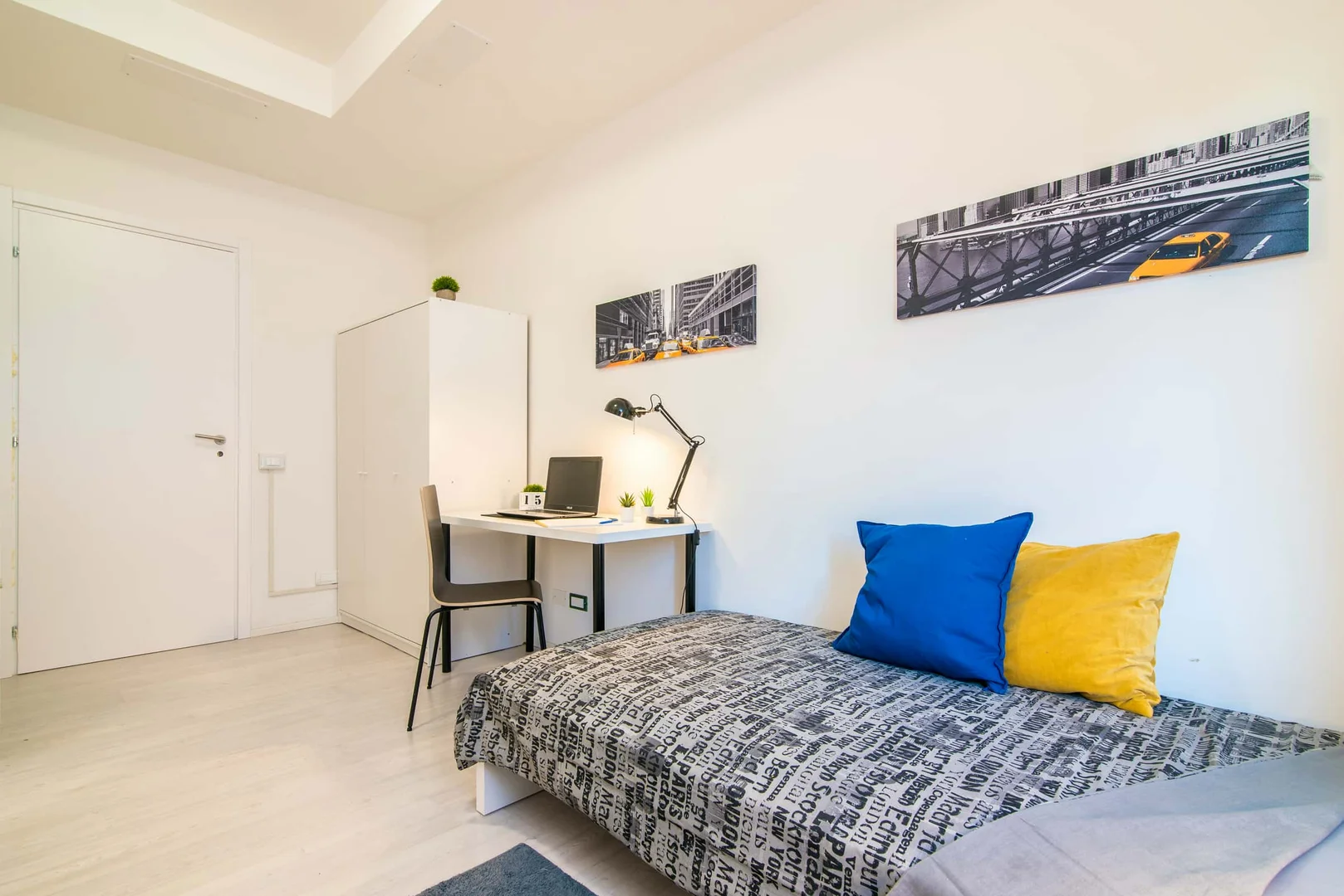 Habitación estudiantil económica cerca del campus en 