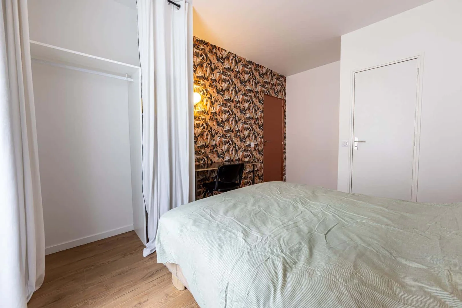 Habitación estudiantil económica con ubicación conveniente en 