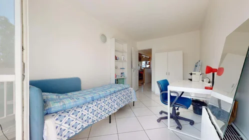 Habitación privada en 204 Rue des Chênes Bruns, 95000 Cergy, France, imagen 2 de 17