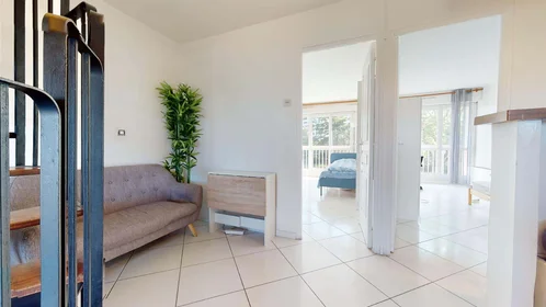 Habitación privada en 204 Rue des Chênes Bruns, 95000 Cergy, France, imagen 11 de 17