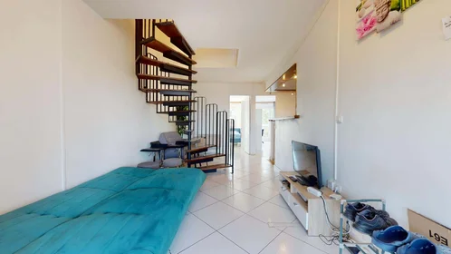 Habitación privada en 204 Rue des Chênes Bruns, 95000 Cergy, France, imagen 12 de 17