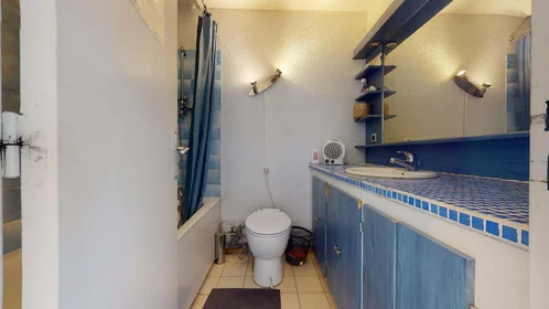 Habitación privada en 204 Rue des Chênes Bruns, 95000 Cergy, France, imagen 15 de 17