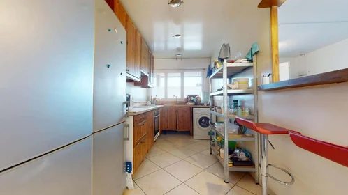 Habitación privada en 204 Rue des Chênes Bruns, 95000 Cergy, France, imagen 7 de 17