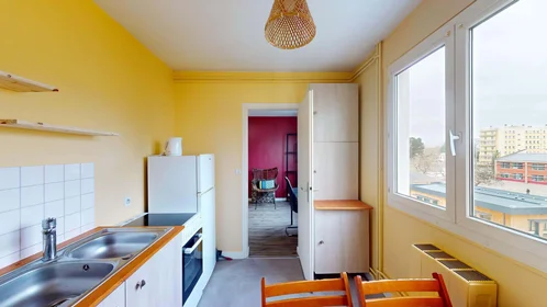 Całe miejsce 3 Sq. René Coty, 35000 Rennes, France, obraz 9 14