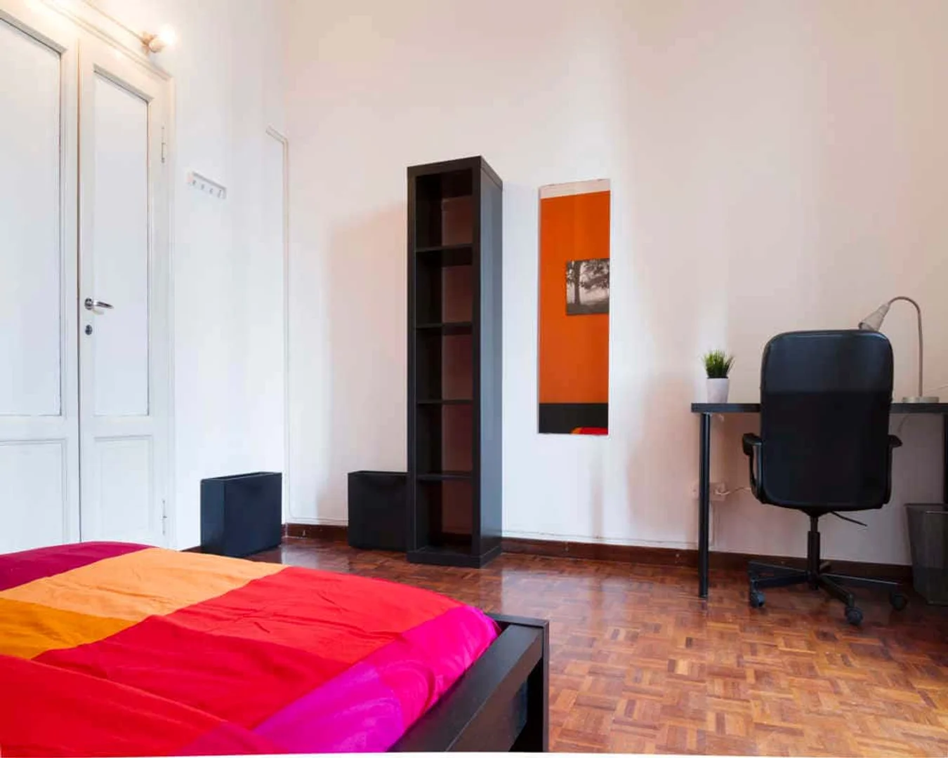 Chambre d'étudiant économique avec emplacement pratique dans