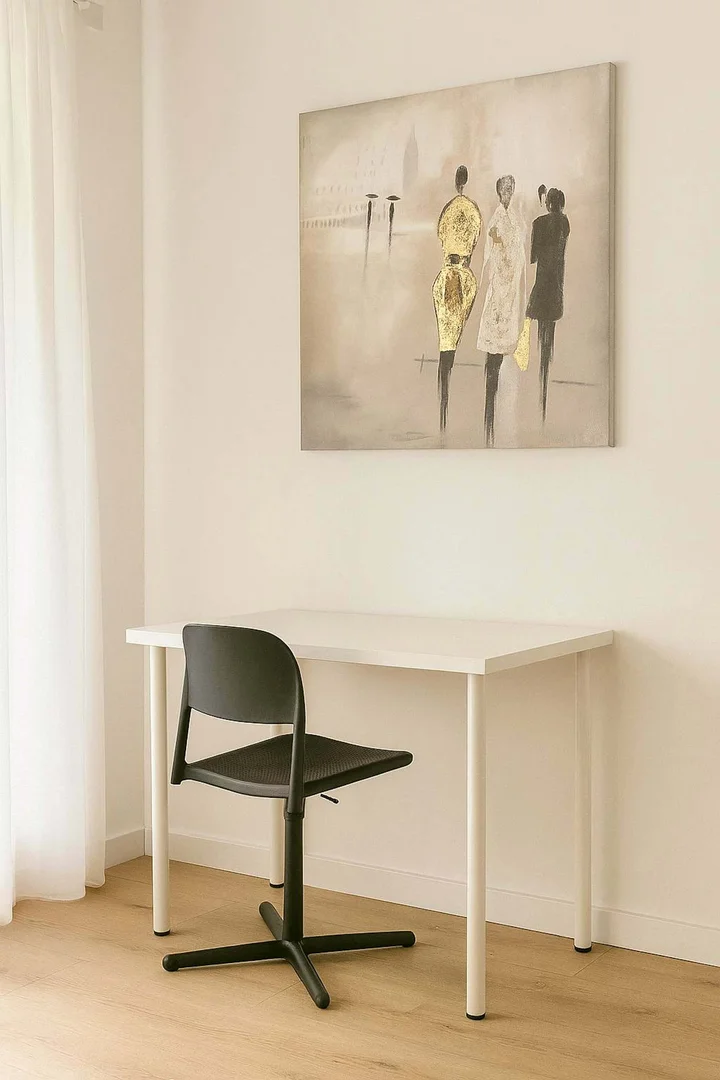 Functional student room perfect for studying in