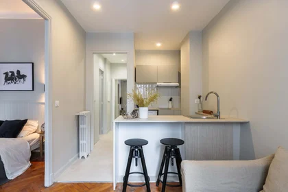 Entire apartment at 32 Rue Châteauneuf, 06000 Nice, France, image 10 of 14