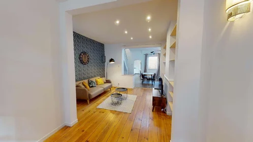 Stanza privata in 85 Rue de Bouvines, 59100 Roubaix, France, immagine 6 di 21