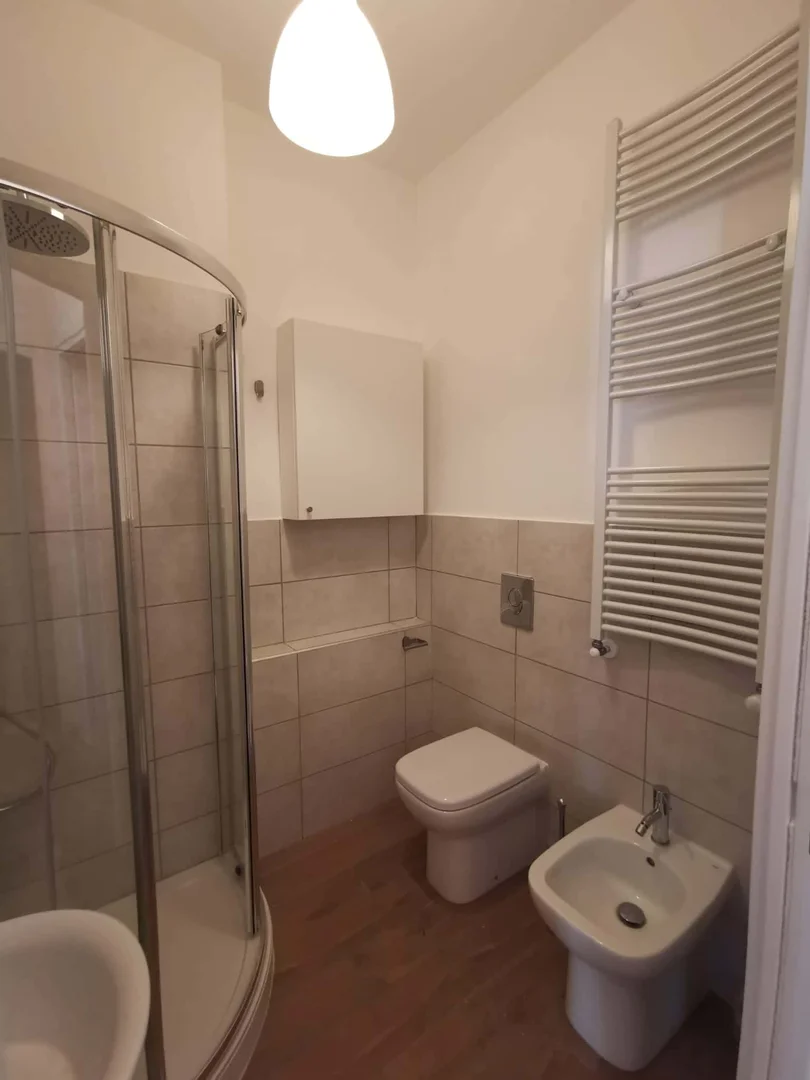 'de öğrenci dairesinde, tamamen mobilyalı kiralık oda