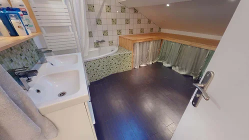 Özel oda konumu 11 Rue Palluat de Besset, 42000 Saint-Étienne, France, 21 30 görüntüsü