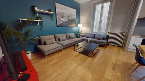 Özel oda konumu 11 Rue Palluat de Besset, 42000 Saint-Étienne, France, 5 30 görüntüsü