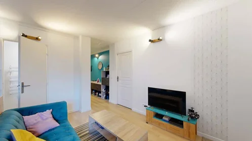 Habitación privada en 4 Pl. du Tertre, 95000 Cergy, France, imagen 18 de 22